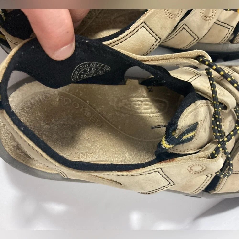 Keen anti odor anatomic footbed sandals tan black 7.5
